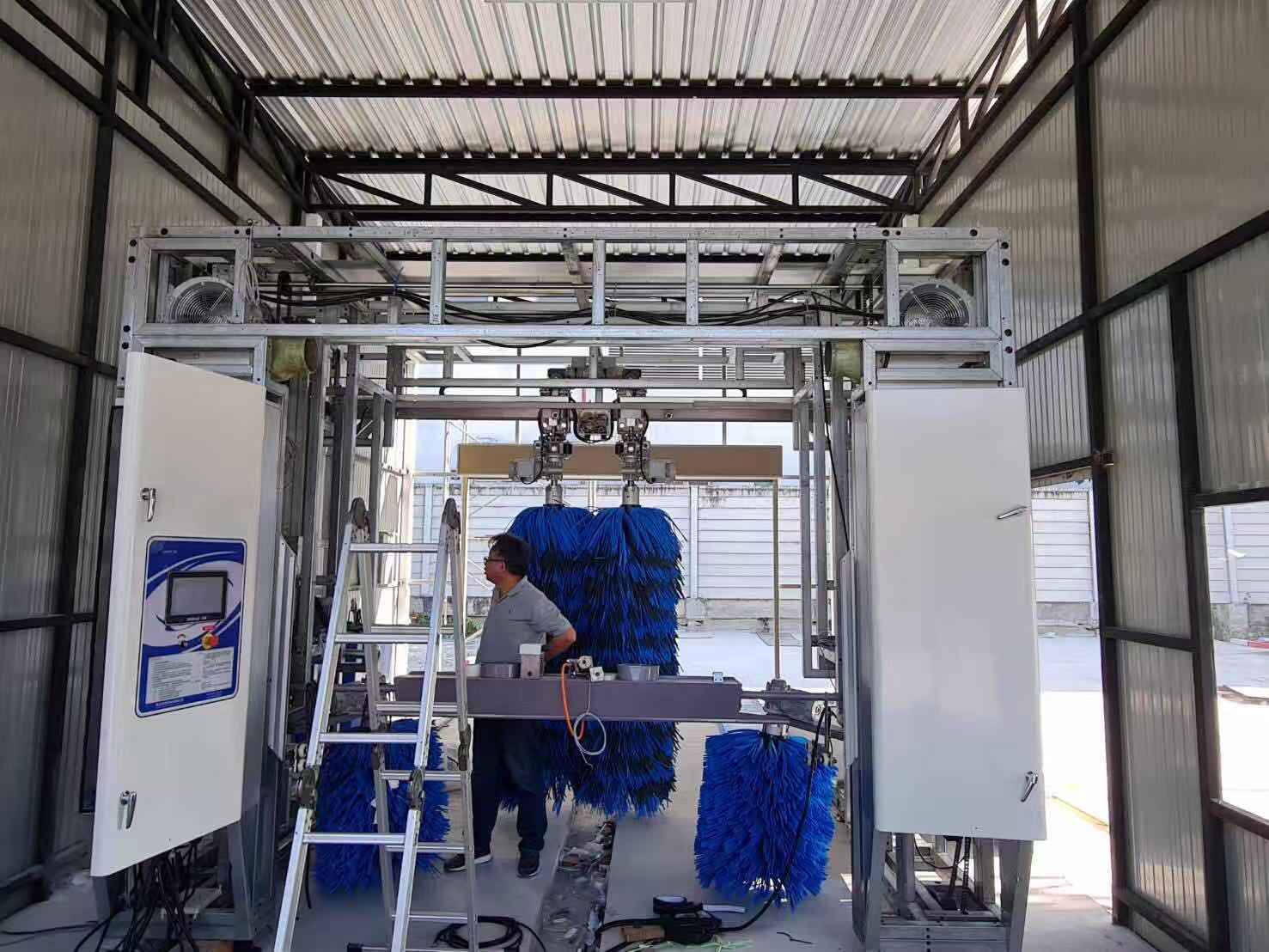 Risense rollover car wash machine installed in Thailand! 