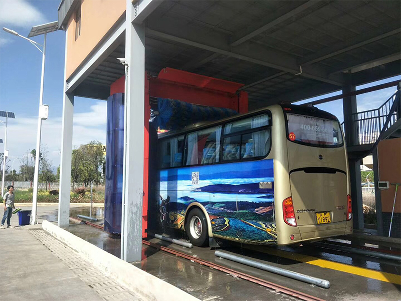 جهاز غسيل الحافلات والشاحنات التلقائي بفرش موديل : سي بي-730