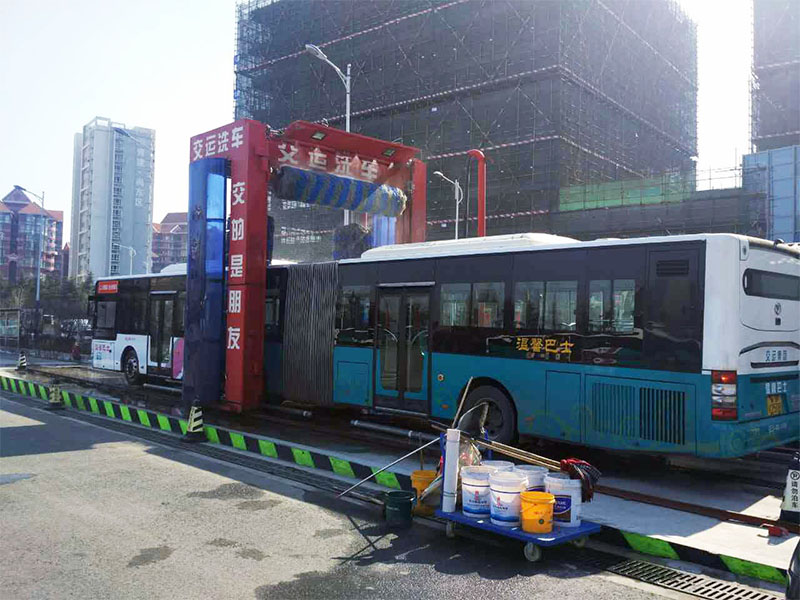 جهاز غسيل الحافلات والشاحنات التلقائي بفرش موديل : سي بي-730